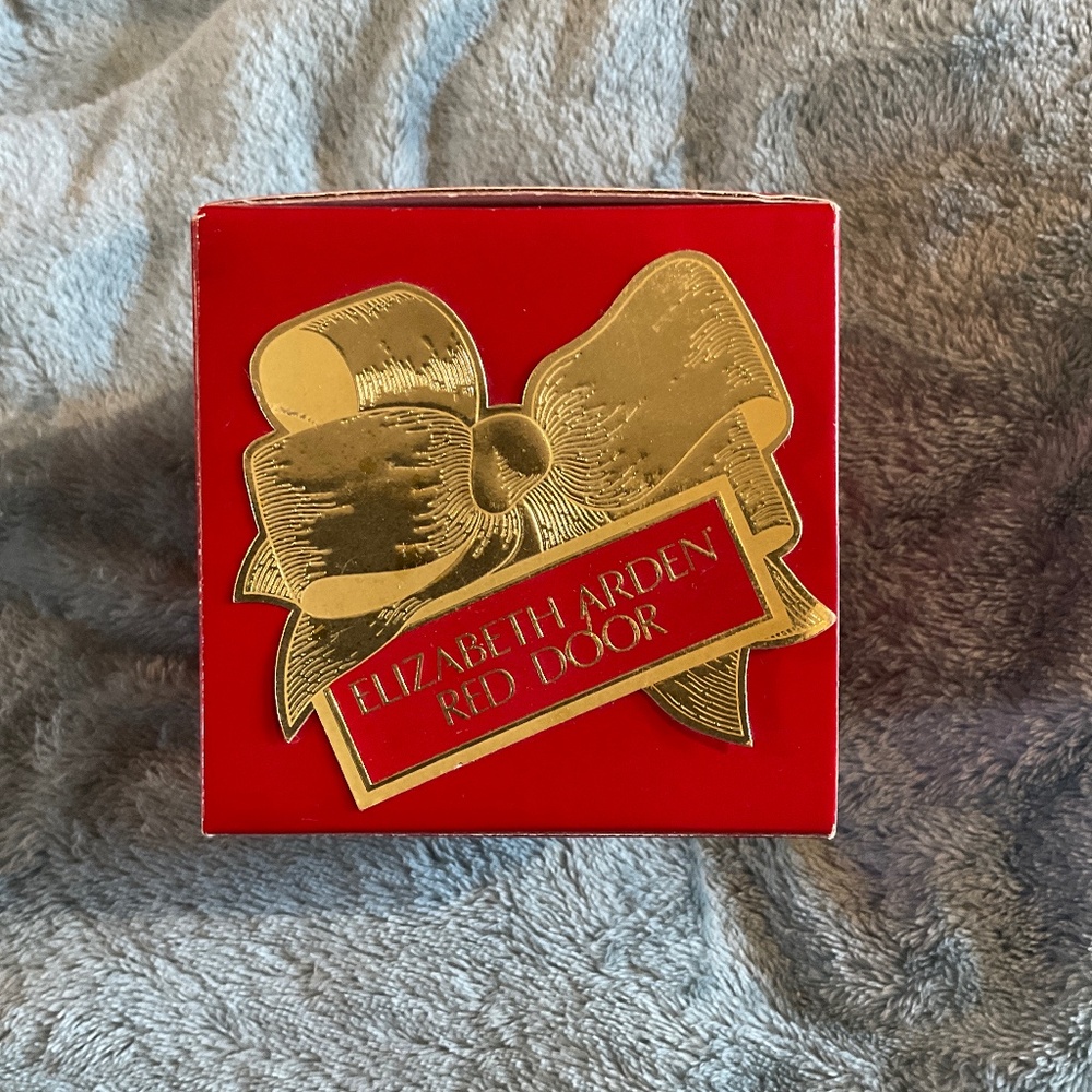 NWT Elizabeth Arden Candle